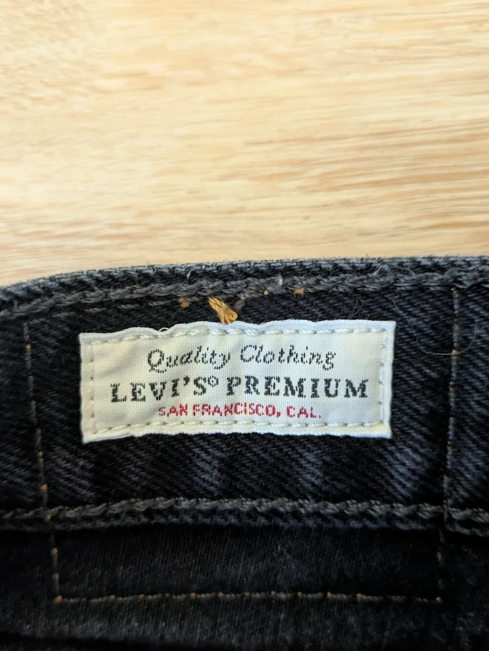 Levis Distressed Women’s Black Denim Jeans
